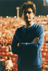 bill w:crowd
